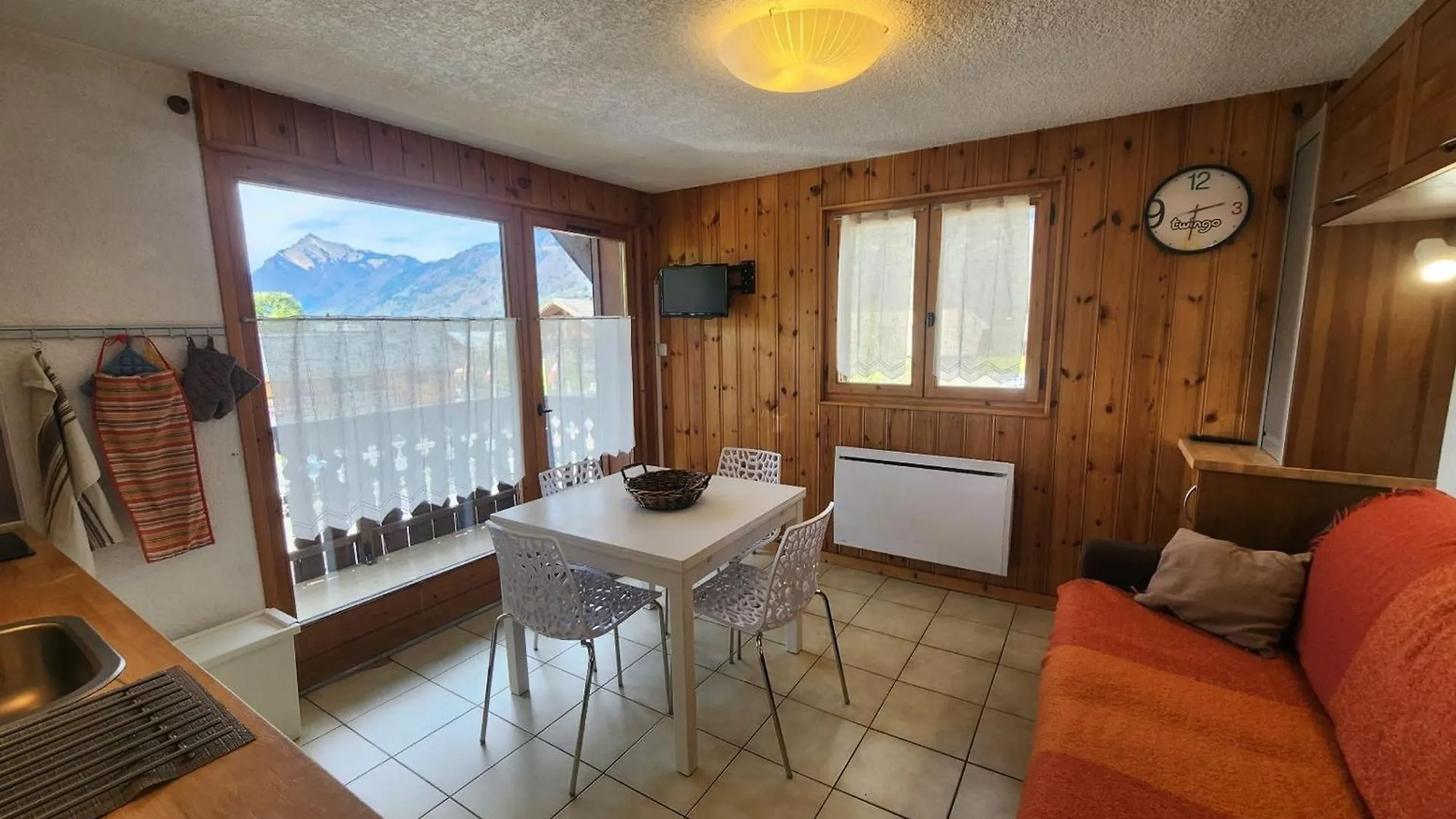 Studio Cabine Avec Balcon Et Parking, A 2 Pas Des Telecabines De Morillon - Fr-1-629-74